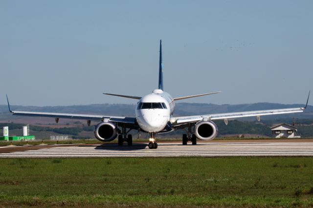 EMBRAER 195 (PR-AYH)