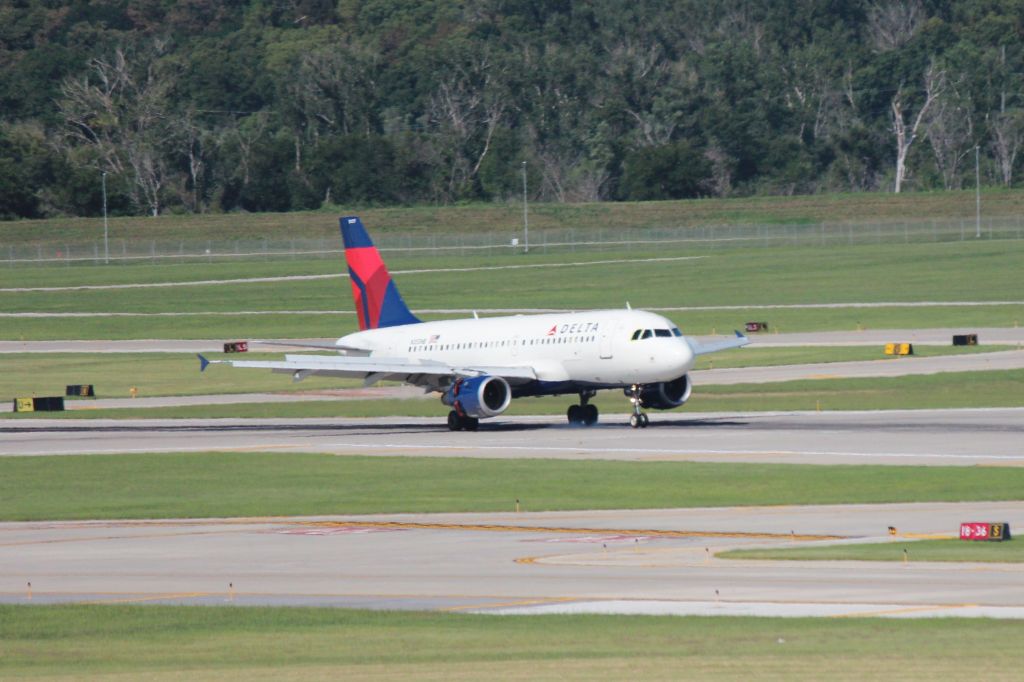 Airbus A319 (N355NB) - 081415 wheels down from Detroit