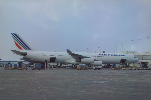 Airbus A340-300 (F-GLZL)