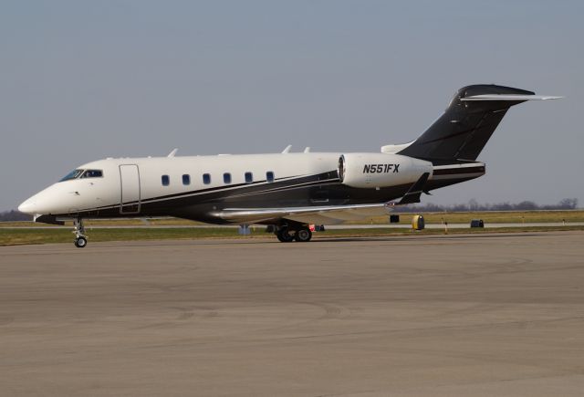 Bombardier Challenger 300 (N551FX)