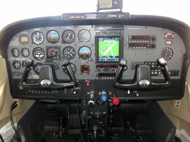 STODDARD-HAMILTON Glasair (C-GERD) - A very well equipped T182T.