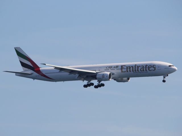 Boeing 777-200 (A6-EMP)
