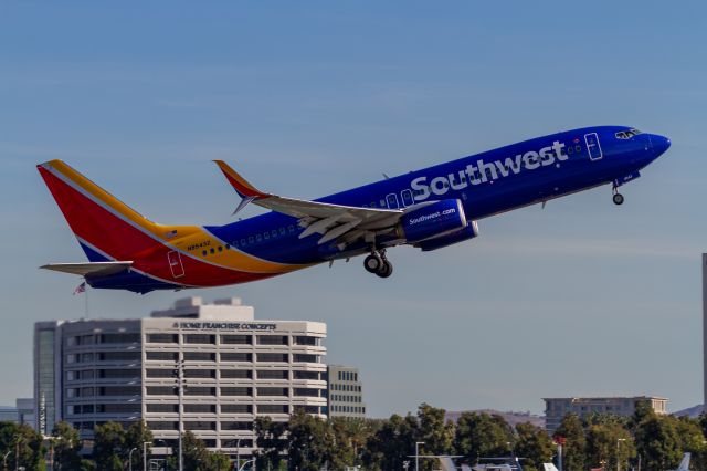 Boeing 737-800 (N8543Z)