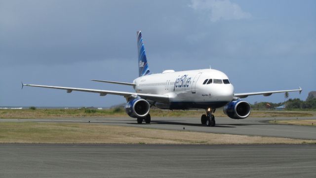 Airbus A320 (N633JB)