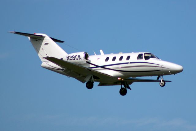 Cessna Citation CJ1 (N28CK) - On final approach for rwy 07 on 22-Oct-14.