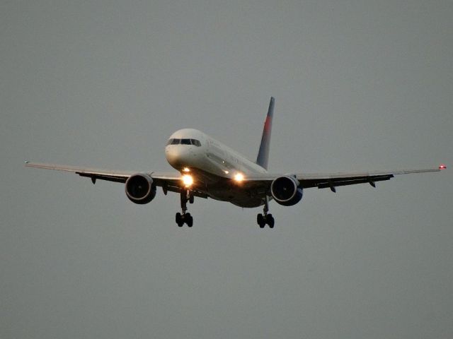 Boeing 757-200 (N652DL)