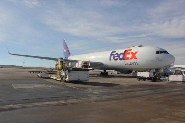 BOEING 767-300 (N68079) - Those are some BIG winglets!