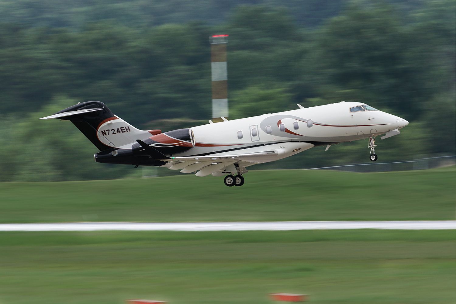 Canadair Challenger 350 (N724EH) - Questions about this photo can be sent to Info@FlewShots.com