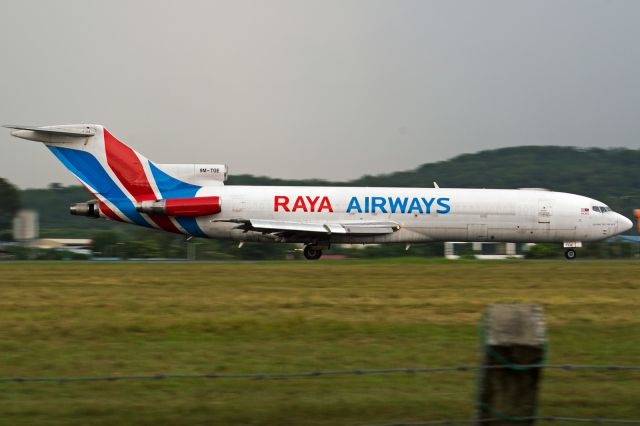 Boeing 727-100 (9M-TGE)