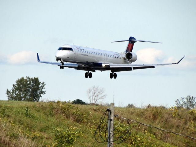 Canadair Regional Jet CRJ-900 (N601LR)
