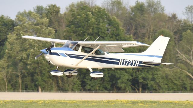 Cessna Skyhawk (N172YH) - Airventure 2019