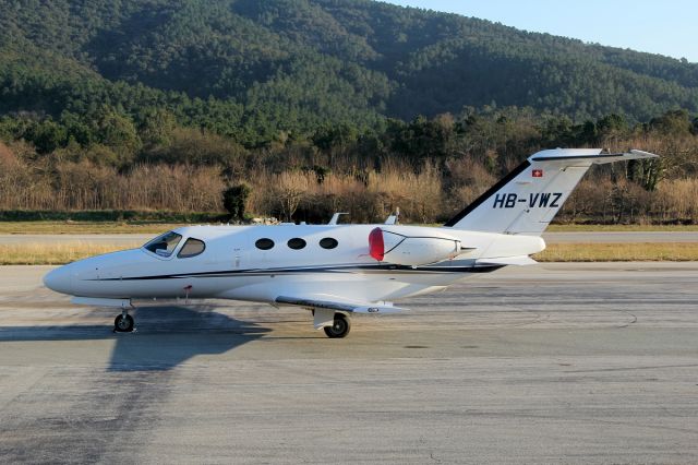 Cessna Citation Mustang (HB-VWZ) - 20 fev 2015 - aérodrome de La Mole-St Tropez