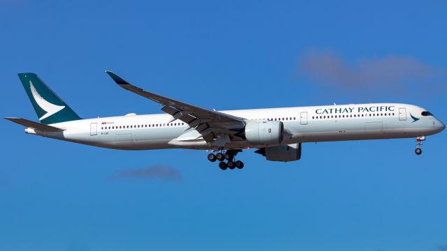 Airbus A350-1000 (B-LXG) - A Cathay Pacific Airbus A350-1041 on final approach to Runway 05. Departed from Hong Kong.