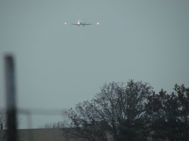 McDonnell Douglas MD-88 (N926DL) - Delta MD-88 off in the distance on runway 18L