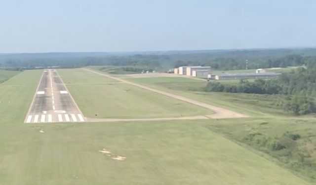 — — - Beech River Regional Airport, landing approach to runway 19.