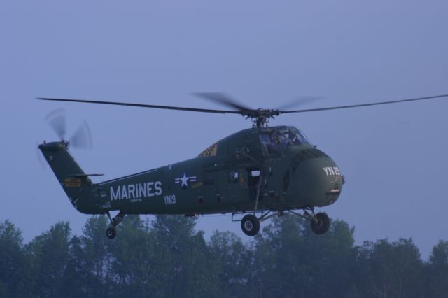 — — - Sikorsky H-34 Landin gGreen Bay after Fly-Over Lambeau Field Green Bay