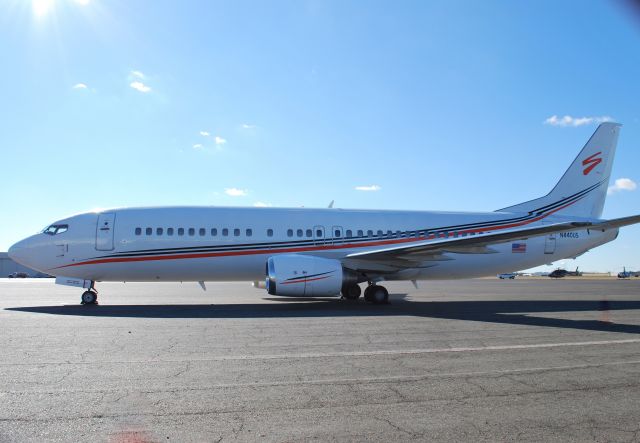 BOEING 737-400 (N440US) - SWIFT AIR LLC, NBA Boston Celtics charter flight (SWT1618 and SWT1619) in town to play the NBA Charlotte Hornets. Hornets defeated the Celtics, 96-87. Parked at Wilson Air Center. - 12/10/14