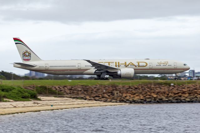 BOEING 777-300ER (A6-ETS) - Etihad Airways (A6-ETS) Boeing 777-3FX(ER) departing Sydney Airport