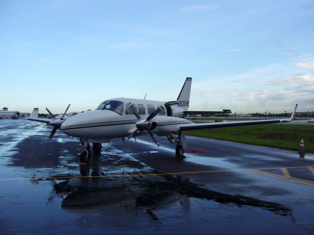 Piper Navajo (N926HB)