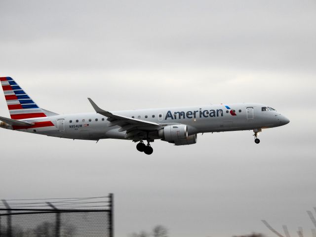 Embraer ERJ-190 (N954UW) - AAL1999 RDU-PHL