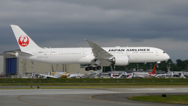 Boeing 787-9 Dreamliner (JA861J) - BOE21 on final to Rwy 16R to complete a flight test on 5/22/15. (ln 139 / cn 35422). The aircraft was previously flown as part of the B787-9 test fleet with registration #N789ZB. It will be JALs first B787-9.