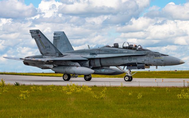 McDonnell Douglas FA-18 Hornet (18-8926)