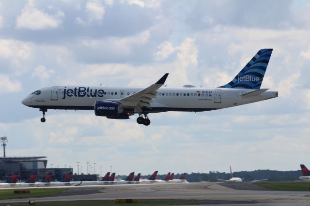 Airbus A220-300 (N3104J)