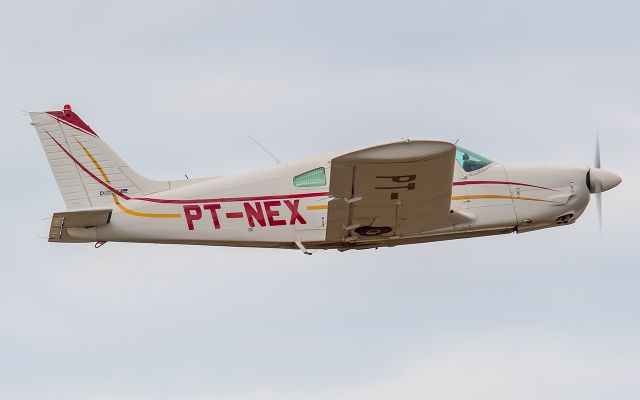 Piper Cherokee Arrow (PT-NEX)