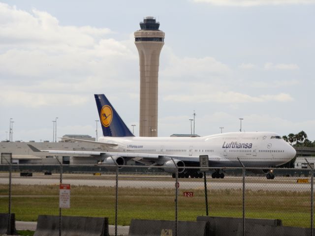 Boeing 747-400 (D-ABVL)