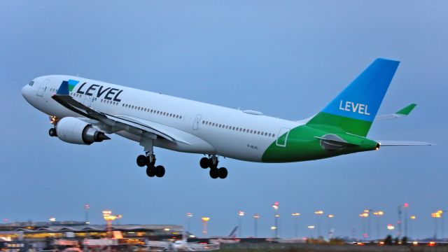 Airbus A330-300 (F-HLVL) - Take-off end afternoon.