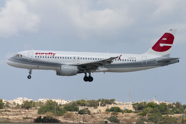 Airbus A320 (I-EEZH) - August 2005