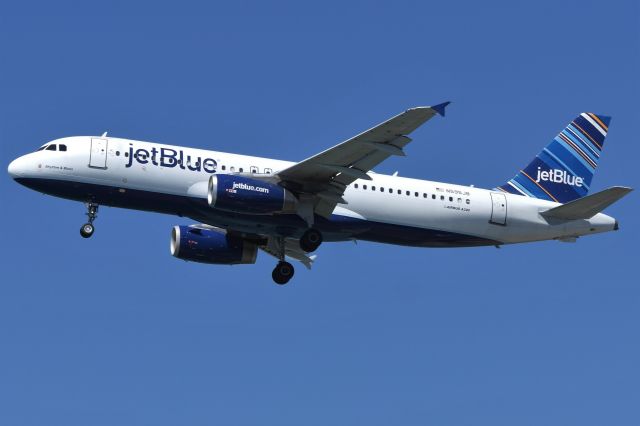 Airbus A320 (N595JB)