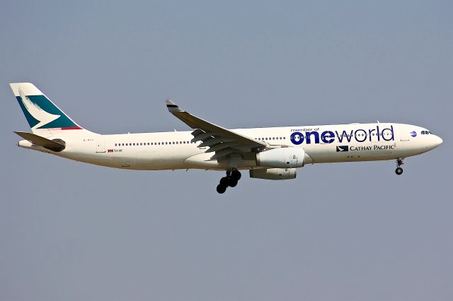 Airbus A330-300 (B-HLU)