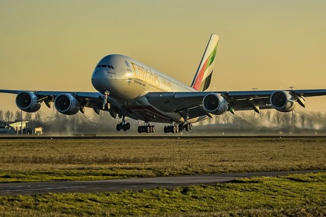 Airbus A380-800 (A6-EOA)