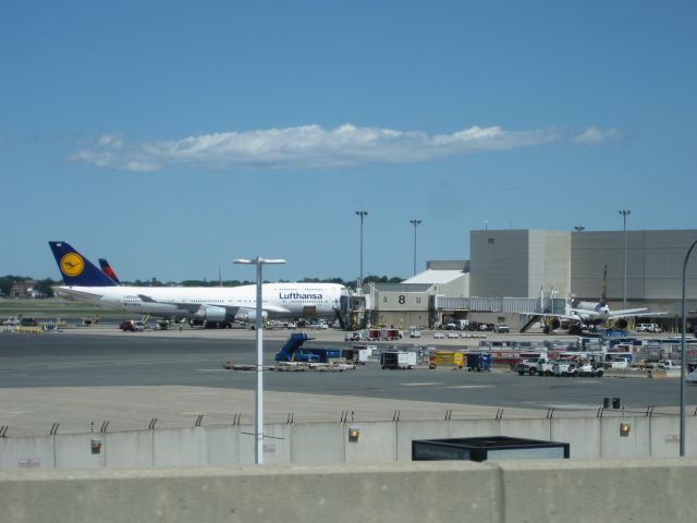 Boeing 747-400 (D-ABVN)