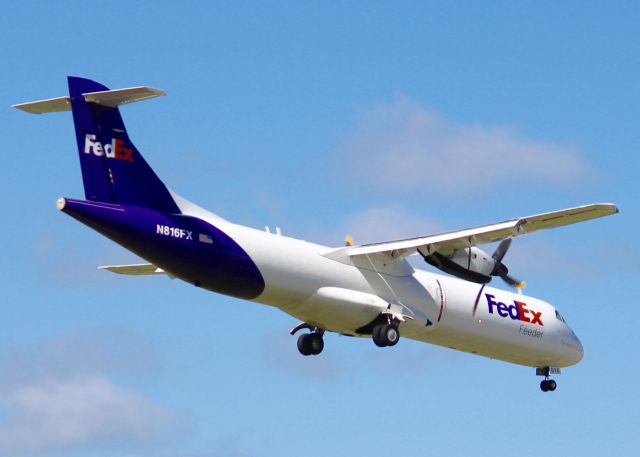 ATR ATR-72 (N816FX) - At Shreveport Regional.