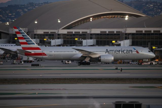 Boeing 787-9 Dreamliner (N825AA)
