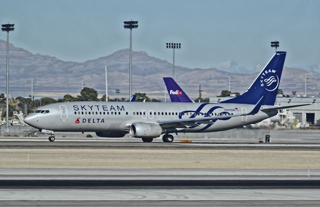 Boeing 737-800 (N381DN) - N381DN SkyTeam (Delta Air Lines) Boeing 737-832 (cn 30350/365)  - Las Vegas - McCarran International (LAS / KLAS) USA - Nevada, December 21, 2012 Photo: Tomás Del Coro