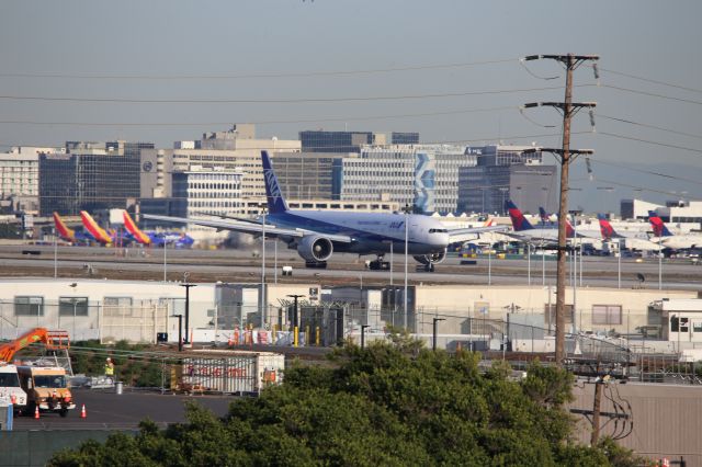 BOEING 777-300ER (JA784A)