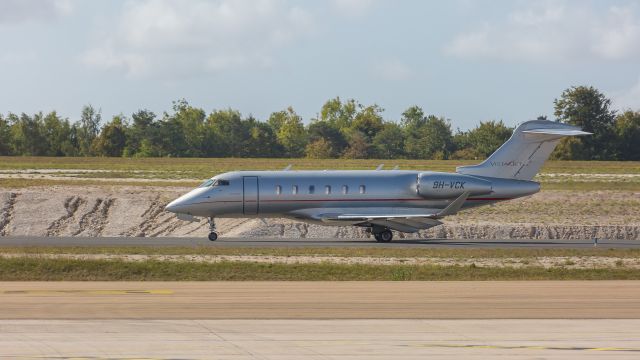 Canadair Challenger 350 (9H-VCK)