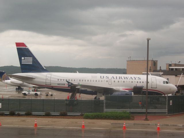 N819AW — - U.S Airways 660 soon to depart to KPHX.  There are also two United EMB145 behind the A319.