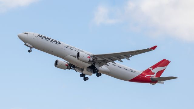 Airbus A330-300 (VH-QPB) - Departed runway 01R