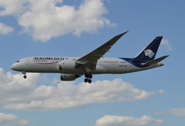 Boeing 787-8 (N967AM) - on approach to runway 27L.