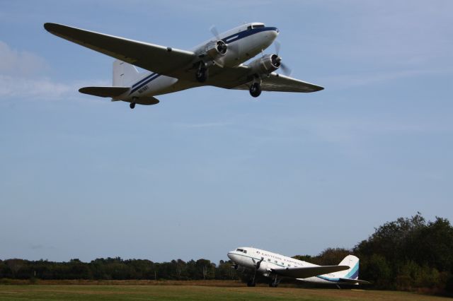 Douglas DC-3 (N61981)