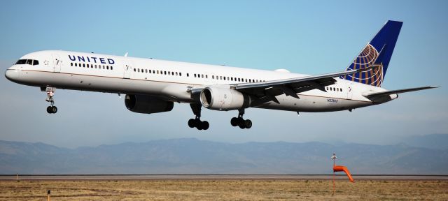 BOEING 757-300 (N57863) - Landing on 16L.