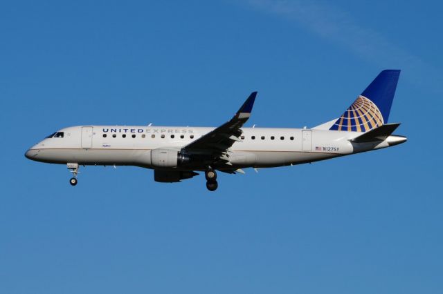 Embraer 170/175 (N127SY)