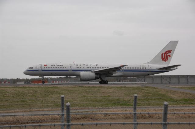 Boeing 757-200 (B-2841) - Taxi at Narita Intl Airport on 2009/3/22