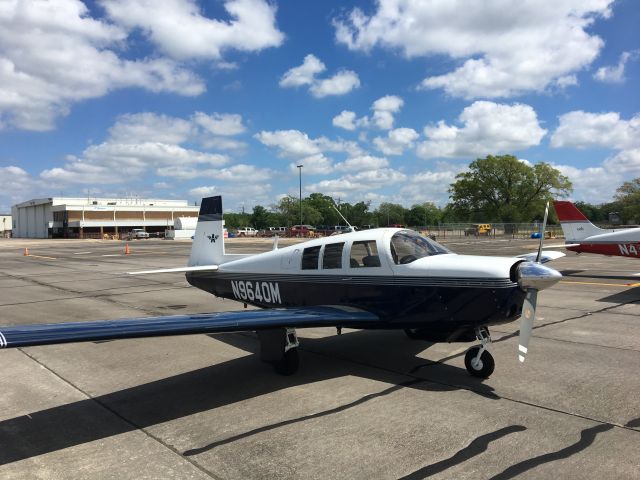 Mooney M-20 (N9640M) - Lunch at the Runway Cafe