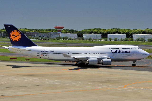 Boeing 747-400 (D-ABVL) - 2014 Taxi to TO