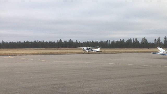 Cessna Skywagon (N185WY) - I was standing in front of the entrance to KDEW’s main office when I saw N185WY taxiing past me, so I took a video. I took the picture from the video.